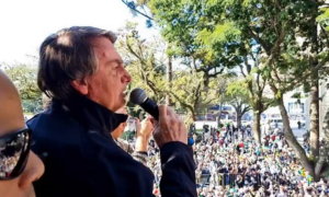 Em evento evengélico, Bolsonaro volta a dizer que "só Deus" o tira da presidência