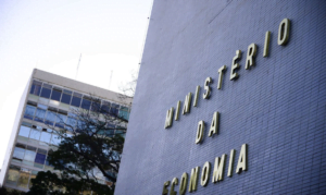 Governo anuncia redução de R$ 8 bilhões no orçamento dos ministérios