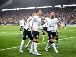 Corinthians bate Fortaleza e assume a liderança da Série A Brasileiro