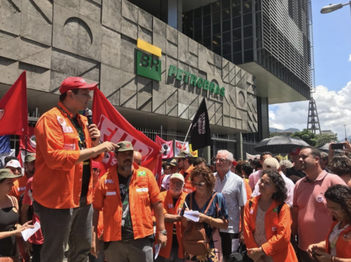Petroleiros prometem maior greve da história em caso de privatização da Petrobras