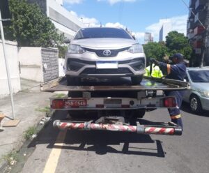 IMMU remove veículos de estacionamentos irregulares em Manaus