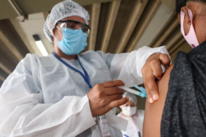 Prefeitura oferece vacinação contra Covid em 50 pontos nesta semana: Veja a lista
