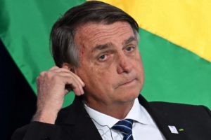Bolsonaro edita decreto para se proteger de ações no TSE