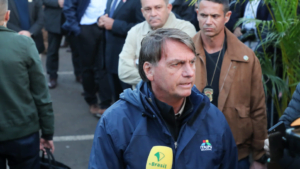 Bolsonaro afirma agora que vai a debates na TV, se Lula for