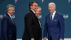 O presidente dos Estados Unidos Joe Biden afirmou a Jair Bolsonaro, durante reunião bilateral na Cúpula das Américas, que confia no sistema eleitoral brasileiro