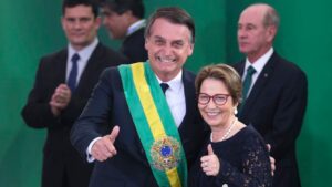 Após indicações de que escolheria o general Braga Netto (PL) para sua chapa à reeleição, o presidente Jair Bolsonaro (PL) confirmou nesta quarta-feira (15) que a ex-ministra da Agricultura Tereza Cristina (PP-MS) ainda tem alta cotação para assumir o o posto