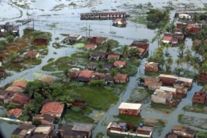 As chuvas em Pernambuco deixaram 128 mortos, a maioria em deslizamentos de barreiras no Grande Recife