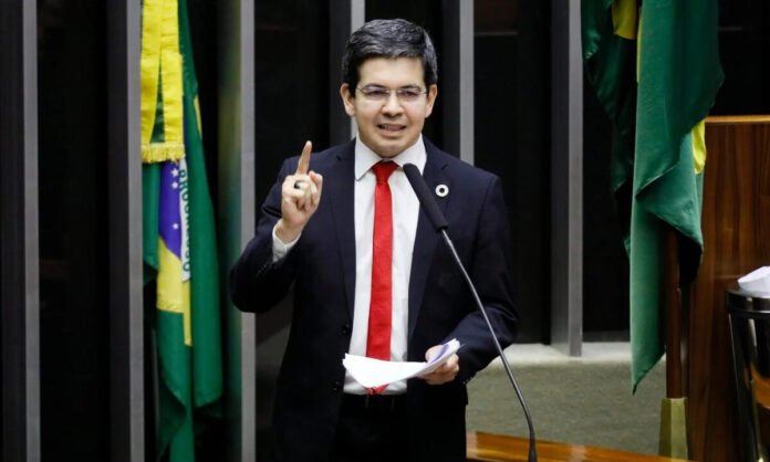 A Comissão Externa Temporária criada para investigar o desaparecimento do jornalista Dom Phillips e do indigenista Bruno Araújo realiza nesta segunda-feira (20), às 20h, reunião para escolha de presidente, vice-presidente e o relator da comissão