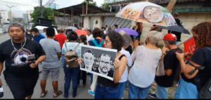 Indígenas fazem manifestação em frente a Funai em Manaus