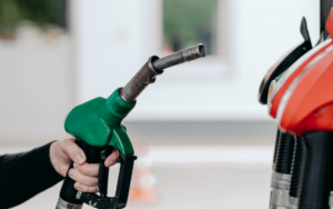 Governo avalia usar PEC para conter preço dos combustíveis