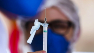 Covid-19: Ministério da Saúde libera 4ª dose para pessoas acima de 40 anos