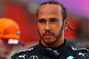 Hamilton responde em português ofensa racista de Piquet