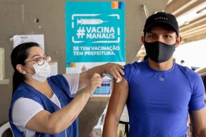 Manaus tem 11 pontos de vacinação para Covid e influenza neste sábado