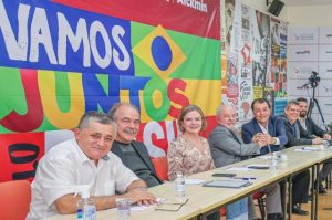 Eduardo Braga e mais dez lideranças do MDB se reuniram com o ex-presidente Lula