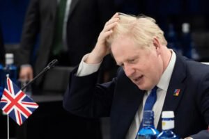 O primeiro-ministro do Reino Unido, Boris Johnson, renunciou nesta quinta-feira (7) à liderança do Partido Conservador e, por consequência, deixará o cargo de primeiro-ministro