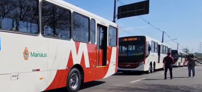 Prefeitura entrega 20 novos ônibus para a frota de Manaus