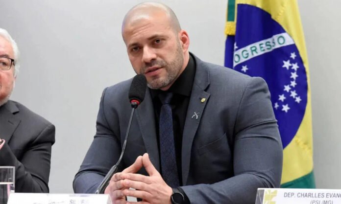 O deputado Daniel Silveira (PTB-RJ) vai receber nesta sexta-feira (1º) a medalha da Ordem do Mérito do Livro