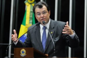 O senador Eduardo Braga (MDB-AM) anunciou nessa terça-feira (5) que será pré-candidato ao governo do Amazonas. E vai contar com um auxílio de peso: o ex-presidente e favorito nas pesquisas de intenção de voto, Luis Inácio Lula da Silva (PT)