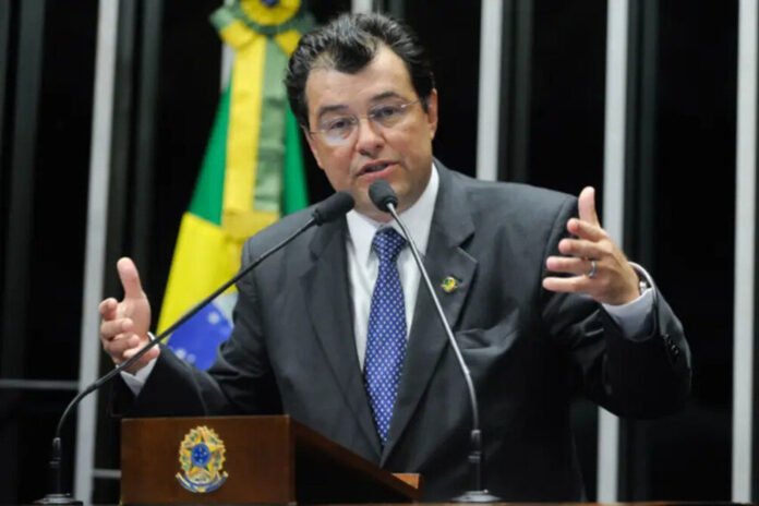 O senador Eduardo Braga (MDB-AM) anunciou nessa terça-feira (5) que será pré-candidato ao governo do Amazonas. E vai contar com um auxílio de peso: o ex-presidente e favorito nas pesquisas de intenção de voto, Luis Inácio Lula da Silva (PT)