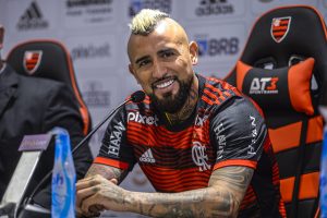 Vidal é apresentado como novo reforço do Flamengo