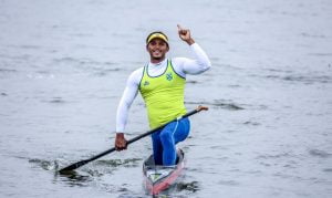 Isaquias Queiroz conquista vaga na final do mundial de canoagem