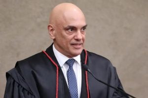 O ministro do Supremo Tribunal Federal (STF) Alexandre de Moraes retirou nessa segunda-feira (29) o sigilo da decisão na qual determinou buscas e apreensões contra empresários acusados de compartilhar mensagens antidemocráticas