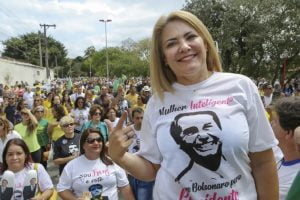 A Polícia Federal pediu a abertura de uma investigação para apurar uma movimentação financeira realizada por Ana Cristina Valle, ex-mulher do presidente Jair Bolsonaro (PL), na compra de uma mansão