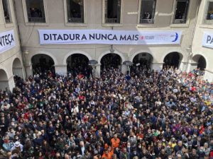 Empresários, juristas, artistas, movimentos sociais e sindicais reuniram-se na manhã desta quinta-feira (11) na Faculdade de Direito da Universidade de São Paulo em ato pela defesa da democracia e do sistema eleitoral brasileiro