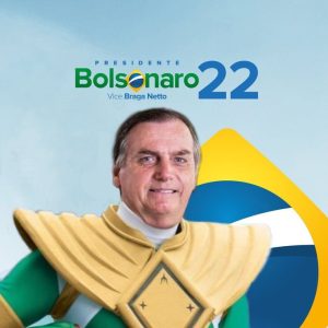 Flávio Bolsonaro posta foto do pai de Power Ranger e gera memes