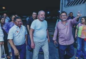 O ex-presidente Luiz Inácio Lula da Silva (PT), candidato à Presidência da República, chegou a Manaus para fazer campanha nesta quarta-feira (31)