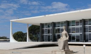 O Supremo Tribunal Federal (STF) negou uma ação apresentada pelo presidente Jair Bolsonaro (PL) para isentar a União de pagar compensações pelas mortes de profissionais da saúde contaminados pelo novo coronavírus