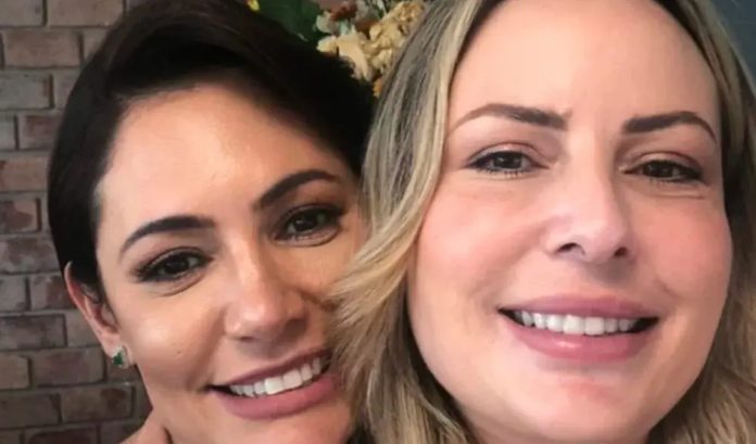 Michelle Bolsonaro tira foto com esposa de assassino de Daniella Perez