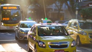 O Ministério do Trabalho e Previdência prorrogou até esta terça-feira (2) o prazo para que as prefeituras enviem informações sobre motoristas de táxi aptos a receber o Benefício Emergencial Taxista