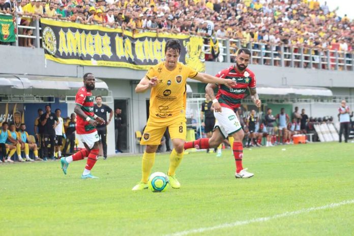 O Amazonas venceu a Portuguesa por 3 a 2 na tarde desse domingo (28), no estádio Carlos Zamith, em Manaus, e garantiu o acesso do time para a Série C do Campeonato Brasileiro no ano que vem