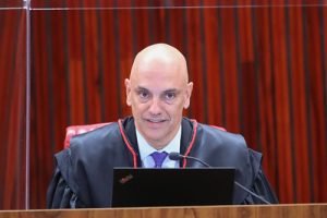 Moraes tenta suspender posse de deputados bolsonaristas