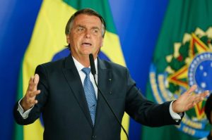 PT apresenta denúncia contra Bolsonaro no TCU por fazer campanha em horário de trabalho