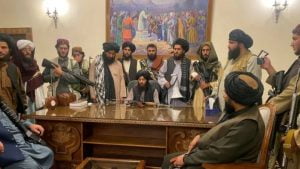Retomada de poder do talibã completa um ano no Afeganistão