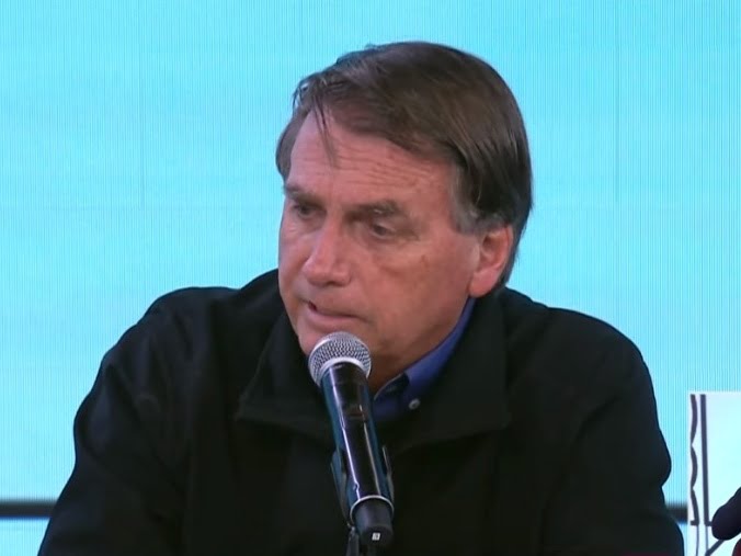 Após campanha informar que presidente não ia a debate, Bolsonaro diz que 