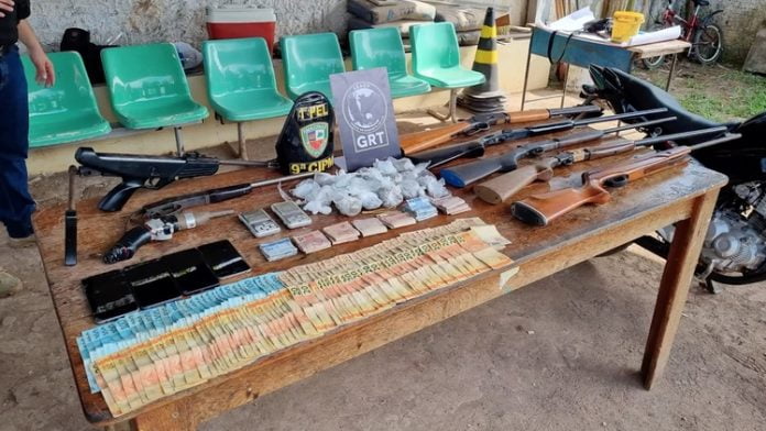 Operação em Nova Olinda do Norte resulta na apreensão de armas e drogas