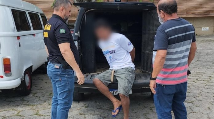 Homem picado por cobra é preso após dar entrada na Fundação de Medicina Tropical