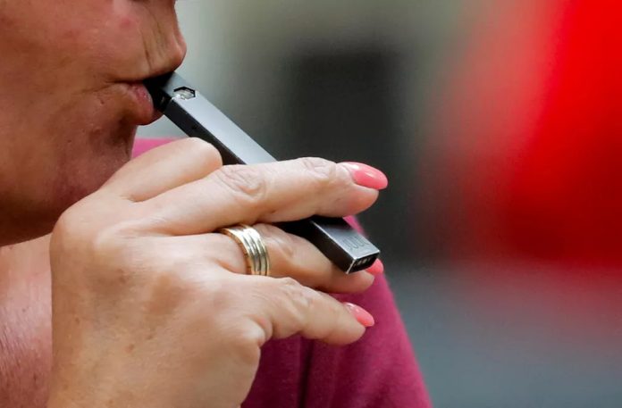 Governo suspende venda de cigarros eletrônicos no Brasil
