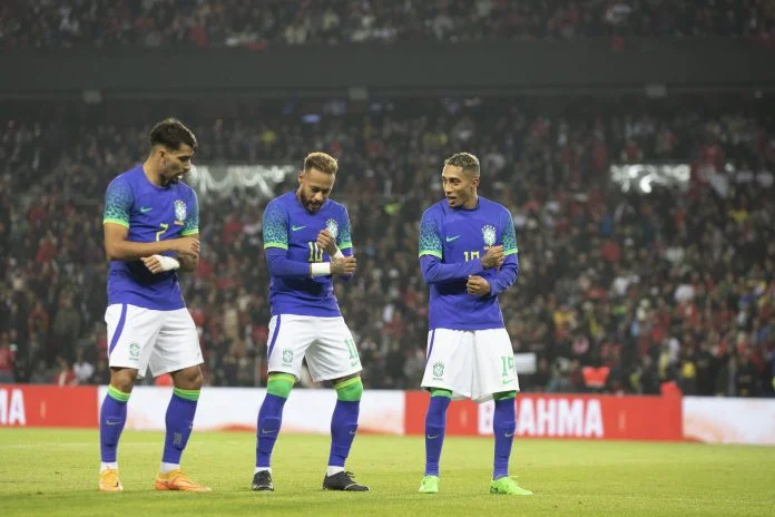 Inglaterra e Alemanha empatam em último jogo antes da Copa