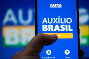 O governo publicou no "Diário Oficial da União" desta terça-feira (27) portaria que regulamenta o empréstimo consignado para os beneficiários do Auxílio Brasil