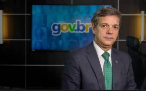 Presidente da Petrobras revela ter câncer e vai iniciar tratamento