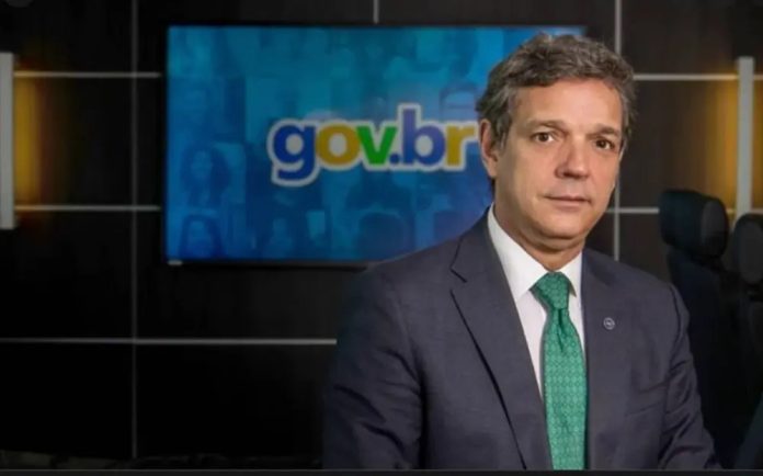 Presidente da Petrobras revela ter câncer e vai iniciar tratamento