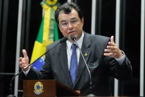 O procurador eleitoral auxiliar Edmilson da Costa Barreiros Júnior rejeitou pedido de impugnação da candidatura do senador Eduardo Braga (MDB-AM) ao cargo de governador do Amazonas
