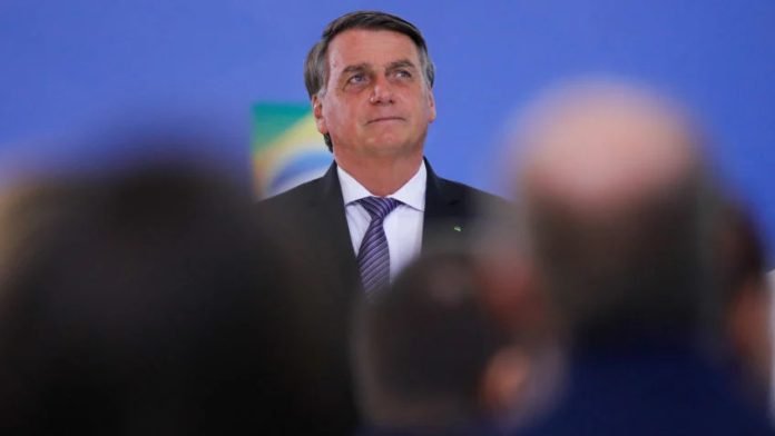 Bolsonaro diz que pretende ir ao velório da rainha Elizabeth II