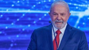 Após reunião com coordenadores de campanha, o ex-presidente Lula (PT) decidiu comparecer apenas ao debate da TV Globo