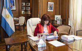 Kirchner assume própria defesa processo de corrupção Argentina