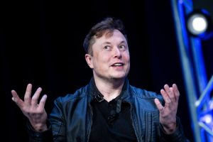 Elon Musk conclui compra do Twitter e demite 3 executivos
